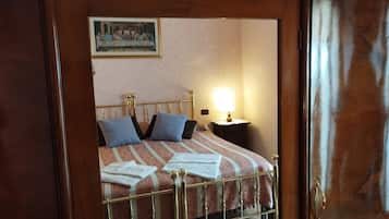 Suite Classic, bagno in camera | Biancheria da letto di alta qualità, tende oscuranti, lenzuola