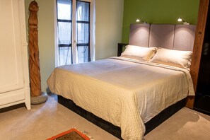 3 bedrooms, desk, free WiFi, bed sheets