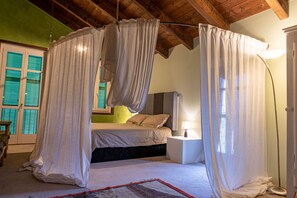 3 chambres, bureau, Wi-Fi gratuit, draps fournis