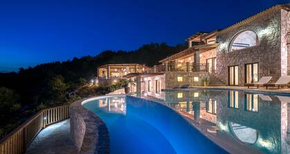 Amara Villa - Luxurious 6 Bedroom Villa with Private Pool