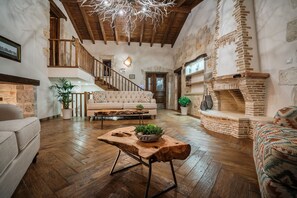 Smart TV, fireplace, video game console, Netflix