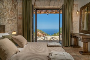 6 habitaciones, escritorio y tabla de planchar con plancha 