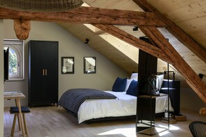 Deluxe Loft, 1 King Bed | Individually decorated, individually furnished, desk, blackout curtains - L'Annexe 1888 (Magland)