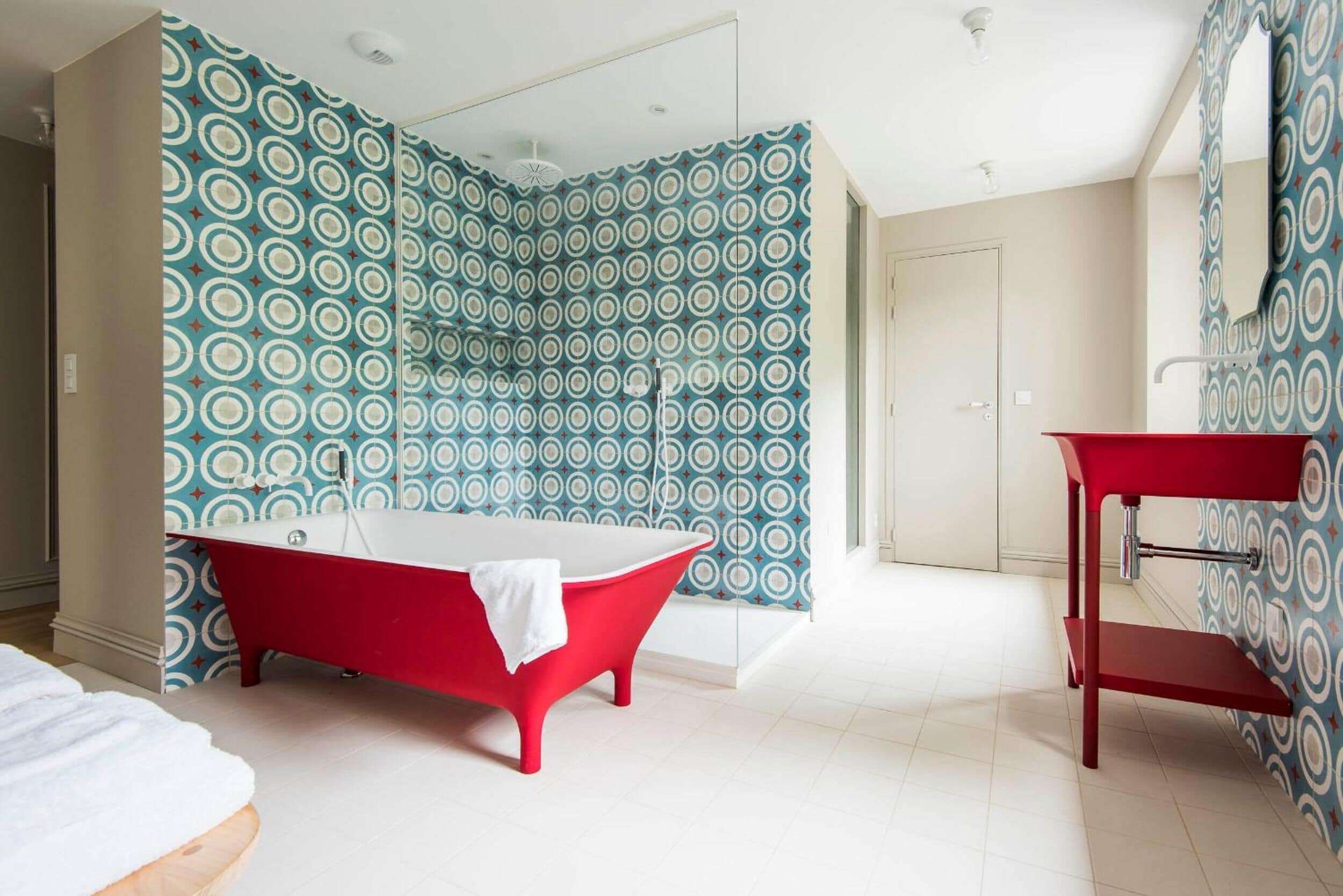 triple room (chambre 3) | bathroom | free toiletries, hair dryer, towels