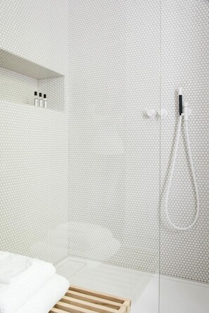 Habitación doble Deluxe, 1 habitación (Chambre 2) | Baño | Amenidades de baño gratuitas, secadora de cabello, toallas 