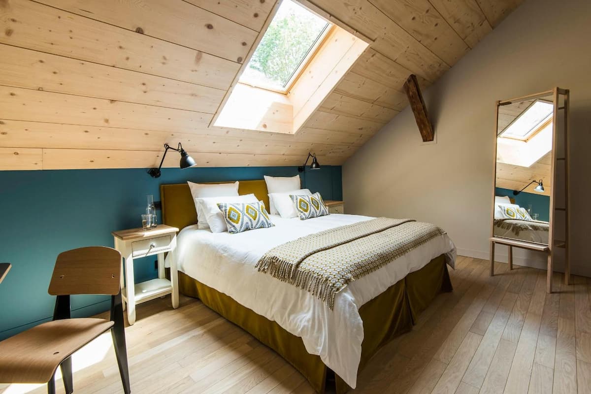 Tweepersoonskamer (Chambre 4) | Individueel gedecoreerd, individueel gemeubileerd, een bureau