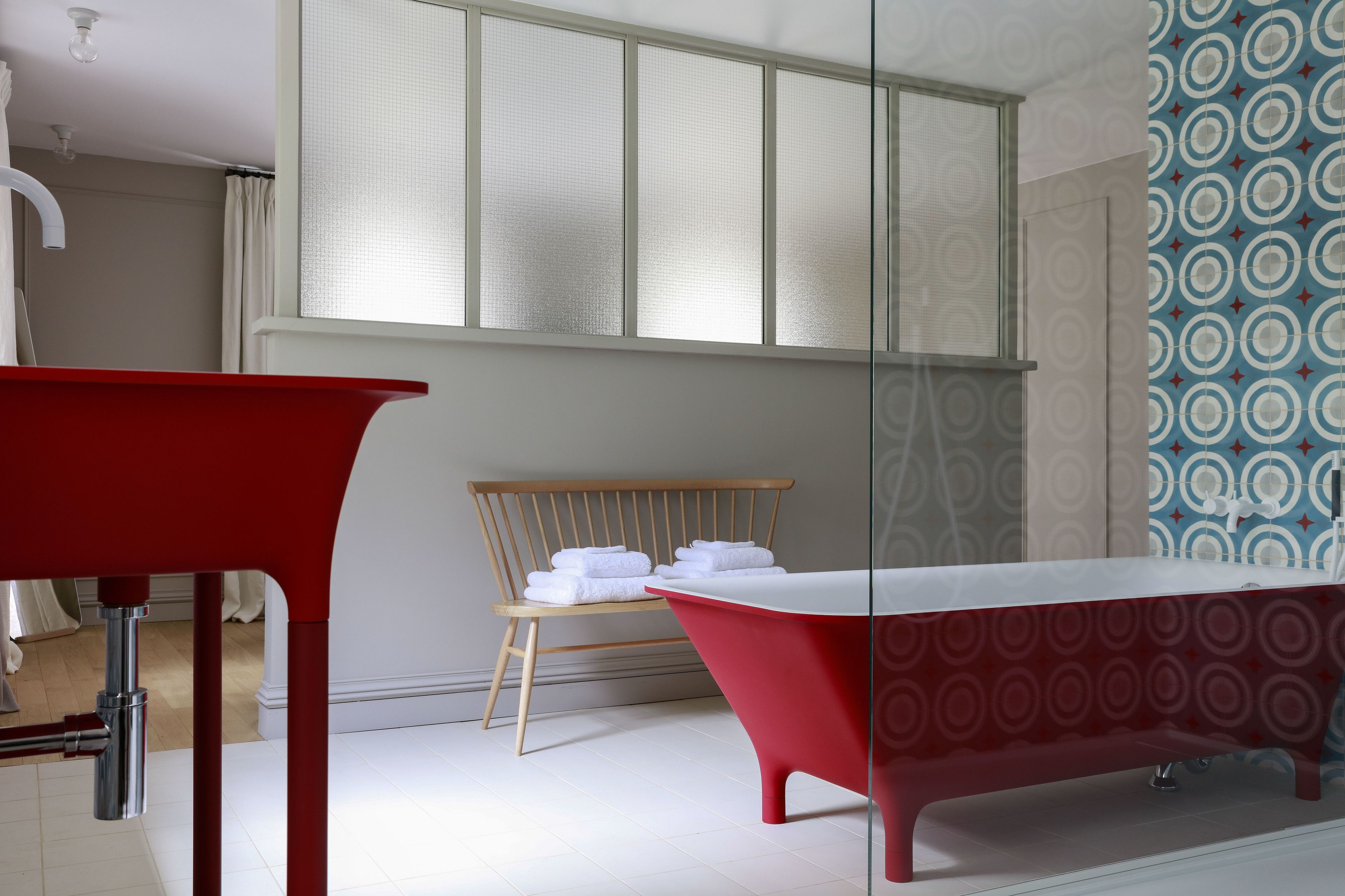 triple room (chambre 3) | bathroom | free toiletries, hair dryer, towels