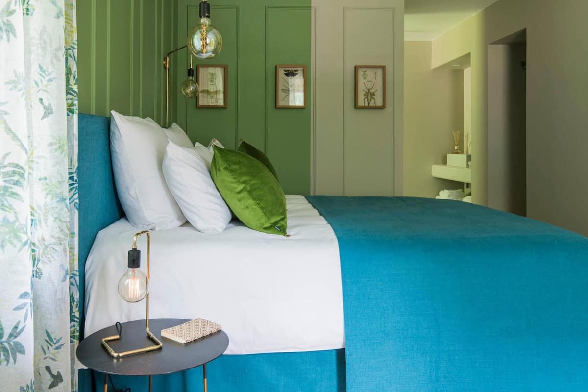 Deluxe tweepersoonskamer, 1 slaapkamer (Chambre 2) | Individueel gedecoreerd, individueel gemeubileerd, een bureau