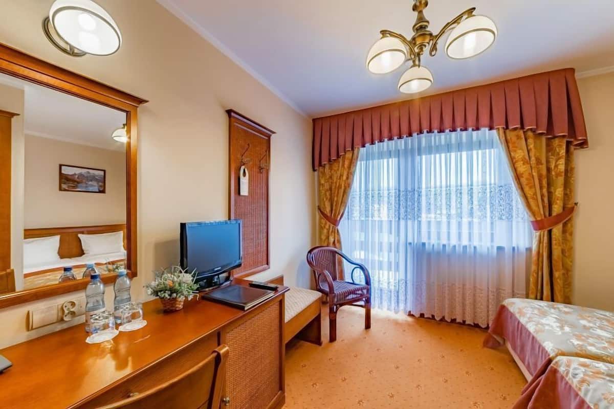 Habitación estándar con 2 camas individuales | Escritorio, wifi gratis, ropa de cama