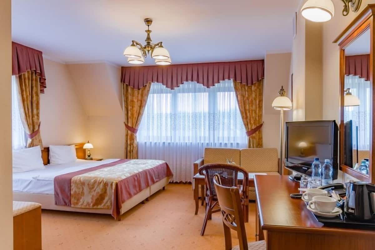 Habitación doble Deluxe | Escritorio, wifi gratis, ropa de cama y acceso para silla de ruedas