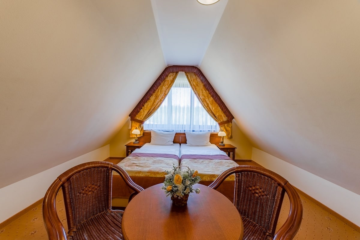 Habitación triple económica | Escritorio, wifi gratis, ropa de cama