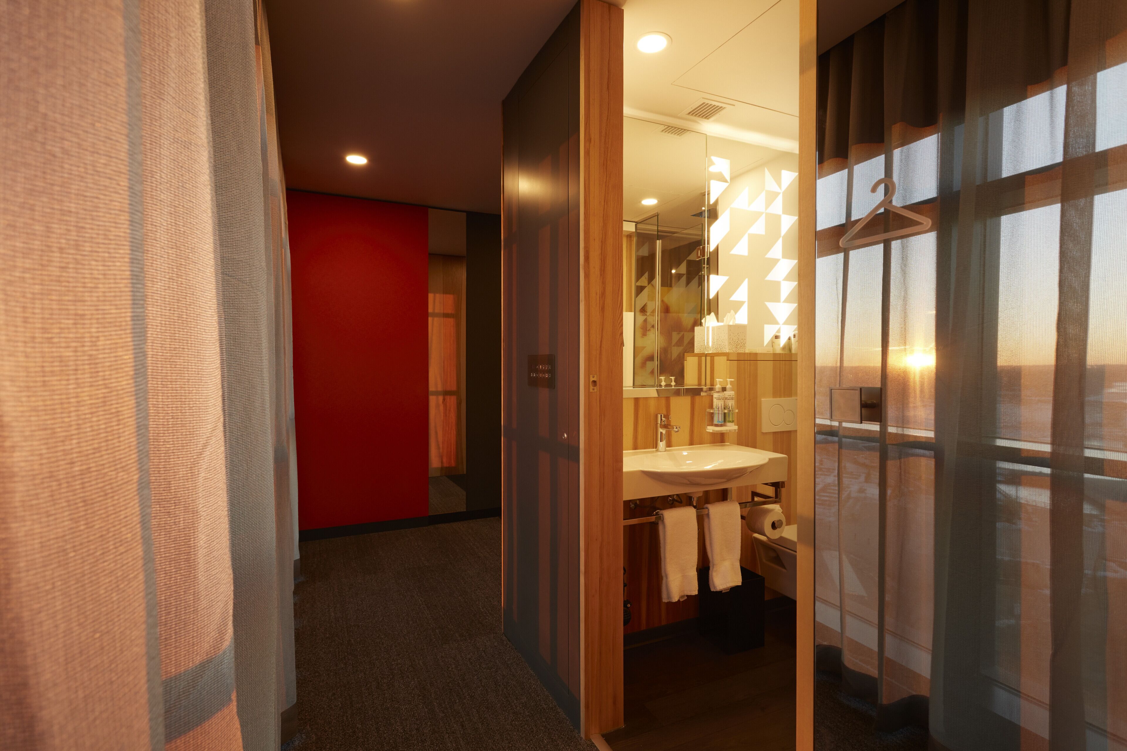 room, 1 king bed, corner | egyptian cotton sheets, desk, laptop workspace, iron/ironing board