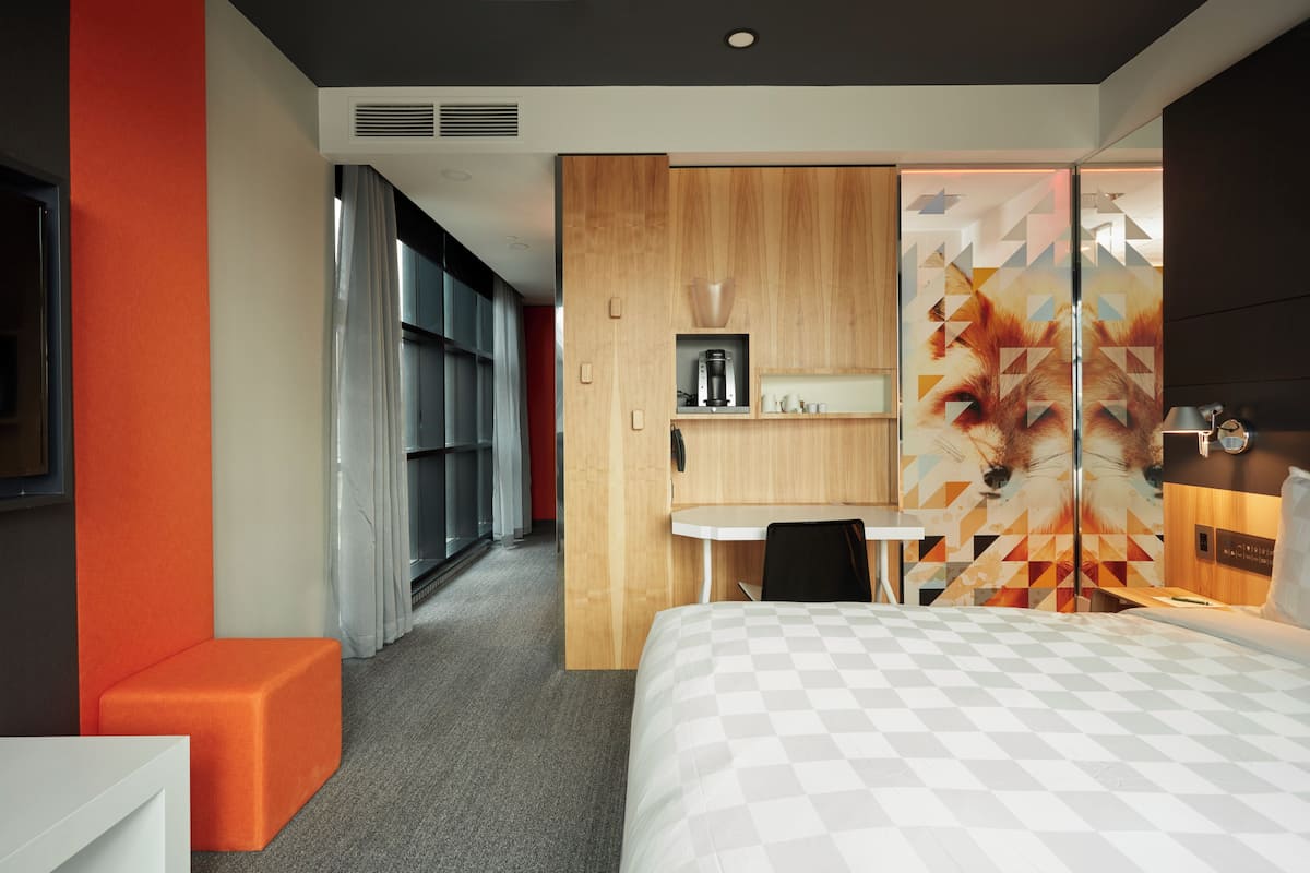 Room, 1 King Bed, Corner | Egyptian cotton sheets, desk, laptop workspace, iron/ironing board