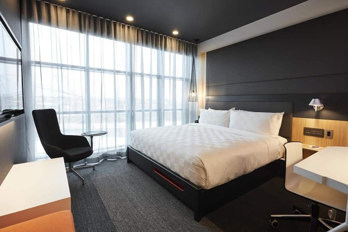 Room, 1 King Bed, River View | Egyptian cotton sheets, desk, laptop workspace, iron/ironing board