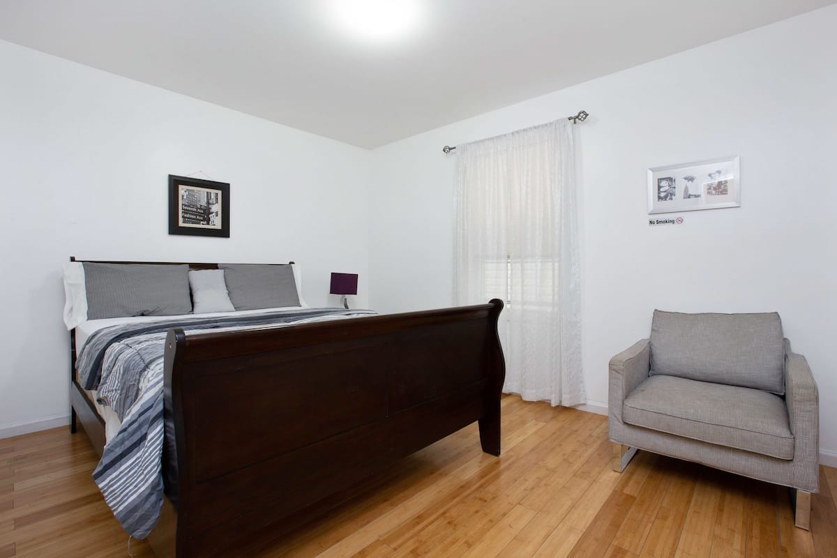 Chambre Ville, 1 grand lit, non-fumeurs, salle de bains commune | 4 chambres, literie de qualité supérieure