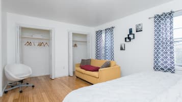 Deluxe Room, 1 King Bed with Sofa bed, Non Smoking, Shared Bathroom | 4 bedrooms, premium bedding, laptop workspace, iron/ironing board