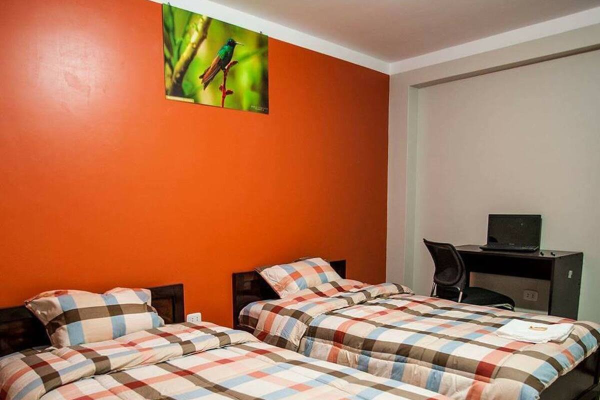 Zweibettzimmer, 2 Einzelbetten, Nichtraucher | Schreibtisch, Verdunkelungsvorhänge, Bettwäsche