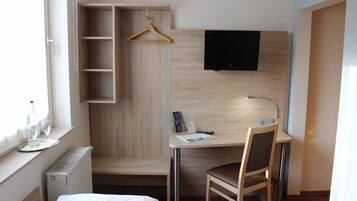 Kamar Single (Sonja ) | Meja kerja, tirai kedap cahaya, dan tempat tidur bayi (biaya tambahan)