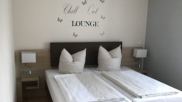 Schreibtisch, Verdunkelungsvorhänge, Babybetten, Zustellbetten