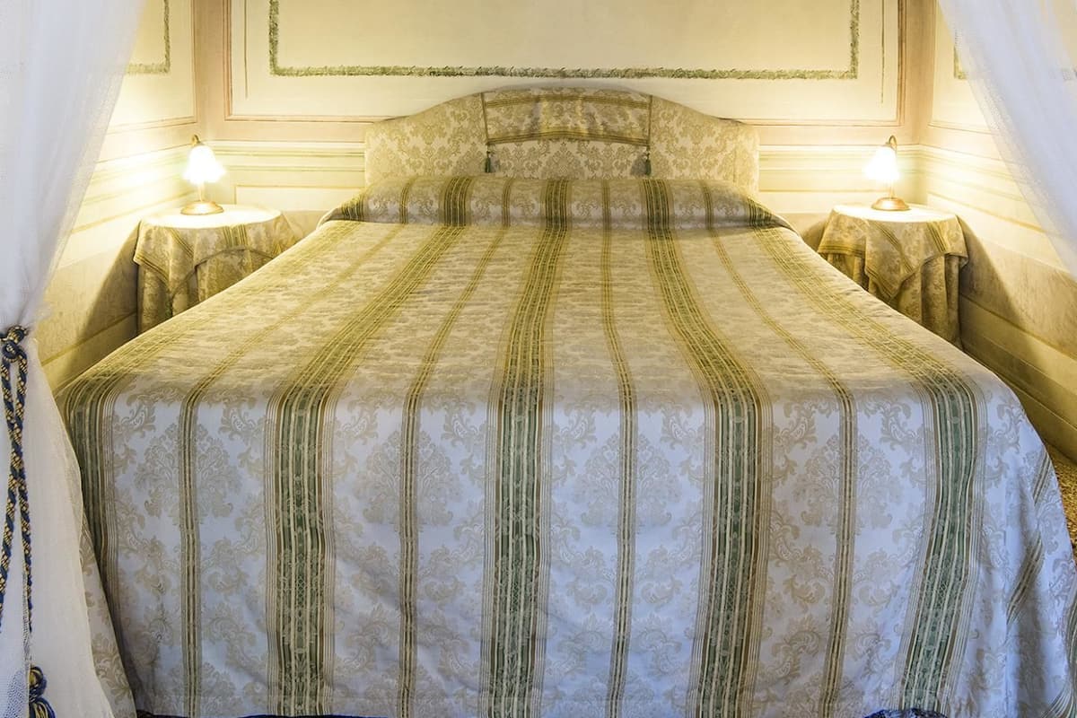 Suite, vista al jardín | Camas extra, wifi gratis y ropa de cama