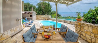Loggos Seaview Cottage with Pool by Konnect