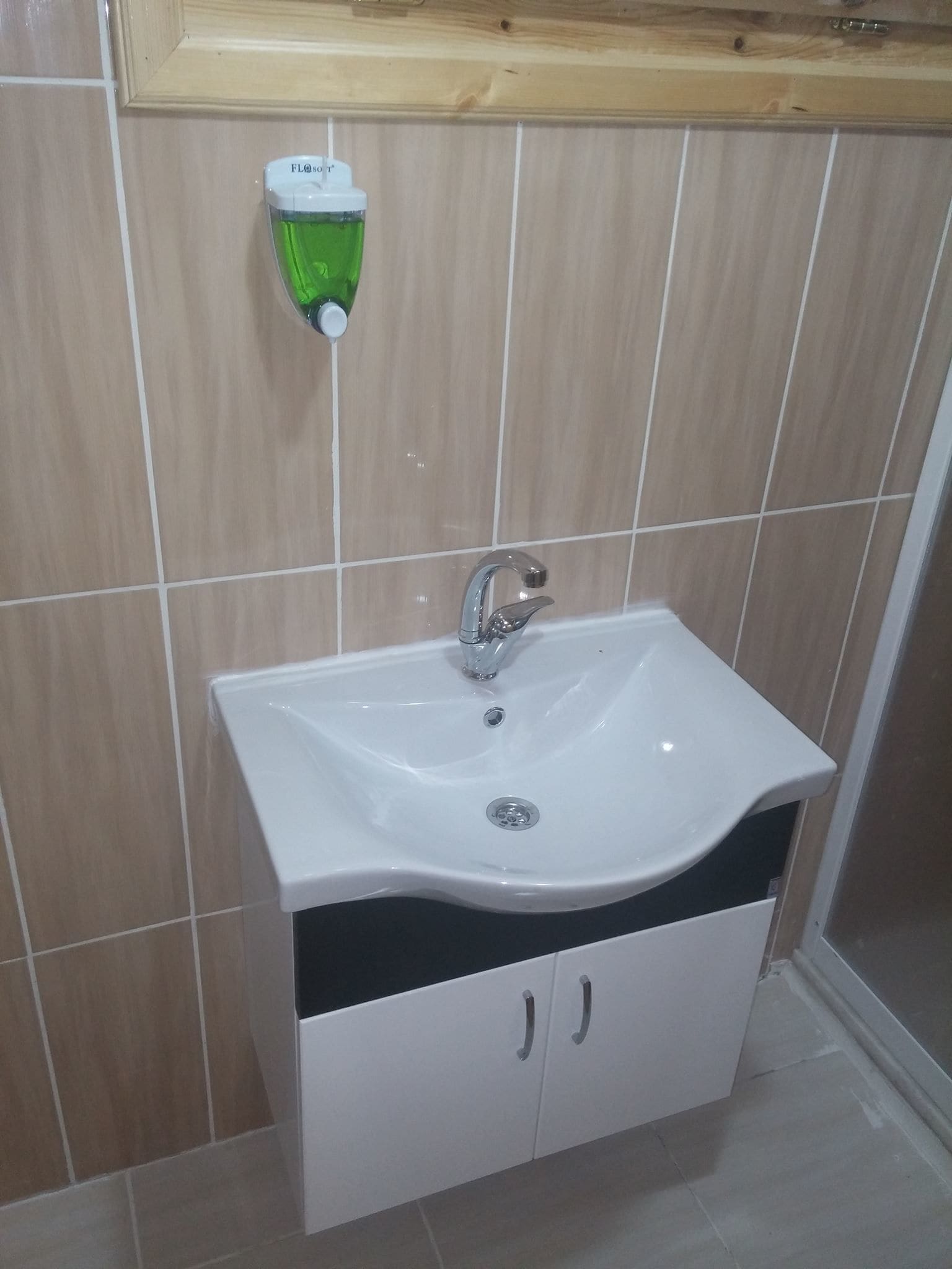 deluxe bungalow | bathroom sink