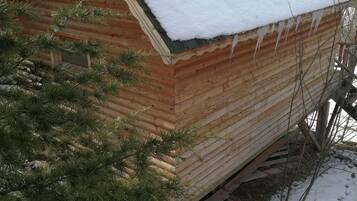 منزل صغير ديلوكس | مكواة/لوح كي وأسرّة أطفال/رضّع (مجانًا)