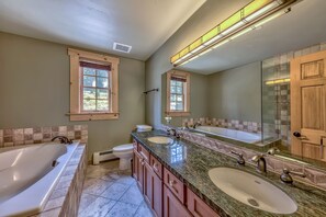 Townhome, 3 Bedrooms | Bathroom | Hair dryer, towels, shampoo