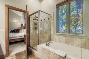 Bathroom - Telemark Ski . 5 Bedrooms. Sleeps 12 Home by RedAwning (Park City)