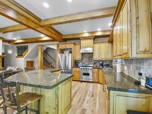 Casa, 6 habitaciones | Cocina privada | Refrigerador, horno, cafetera y tetera y tostadora 