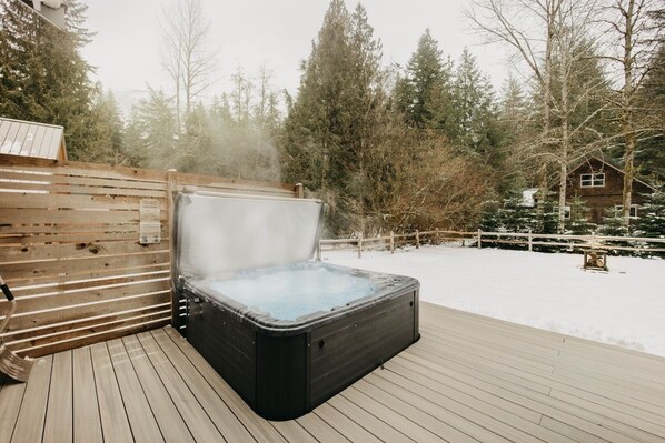 Cabin, 3 Bedrooms | Outdoor spa tub