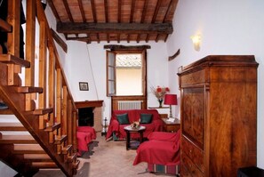 Appartamento Standard, letti multipli (Rustico) | Area soggiorno | TV