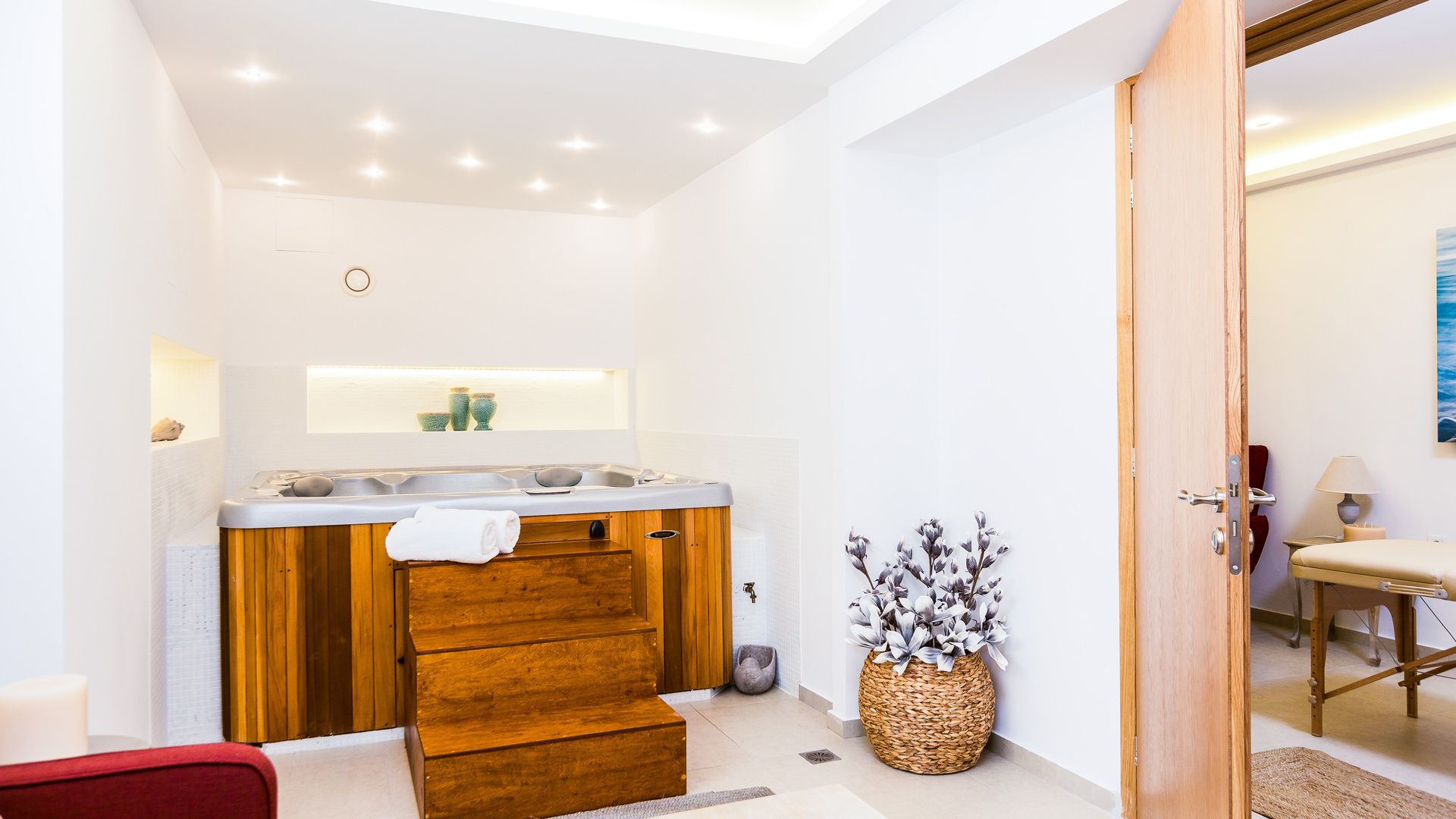 deluxe studio suite, jetted tub | jetted bathtub