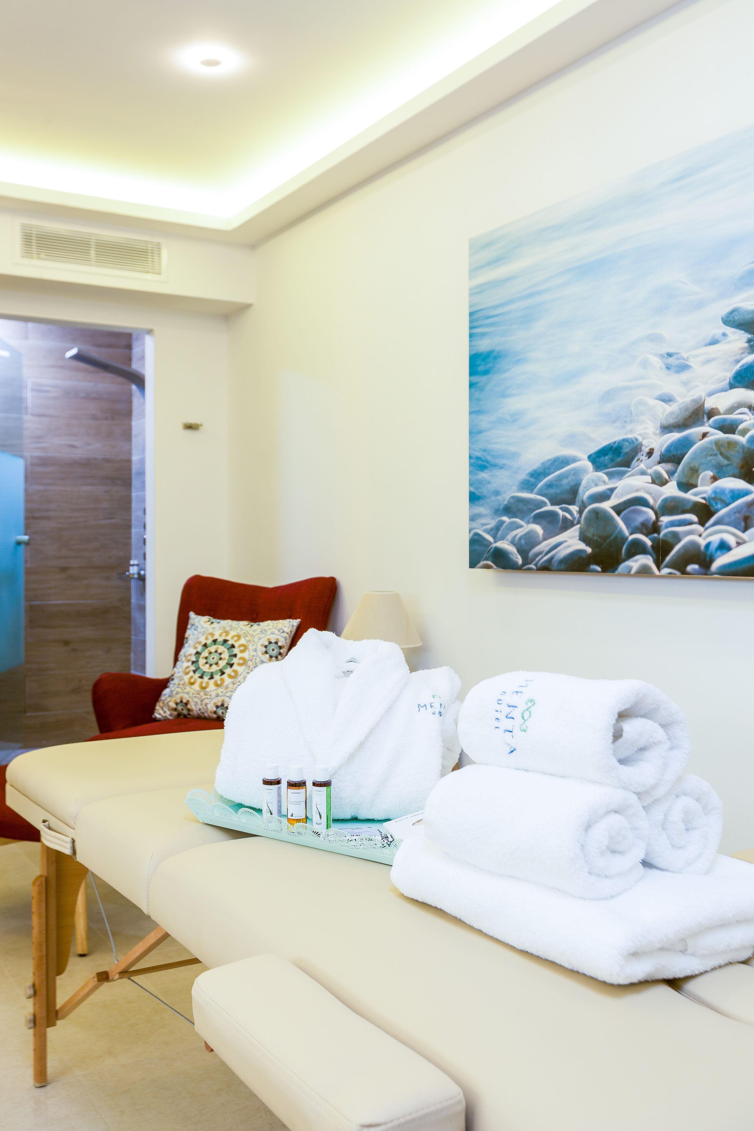 Studiosuite – deluxe, massasjebadekar | Minibar, safe på rommet, individuelt dekorert og skrivebord