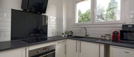 Fridge, microwave, oven, stovetop