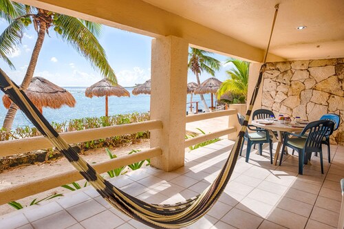 Charmante Wohnung direkt am Strand - WIFI & AC. Vor-Ort-Restaurant und Pool!