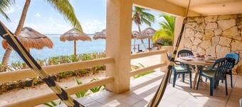 Viehättävä huoneisto aivan rannalla - WIFI & AC. Ravintola ja uima-allas!