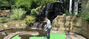 F27 Luxurious Mt Washington Hotel golf course home! Wifi, cable, air conditioning, dog friendly!