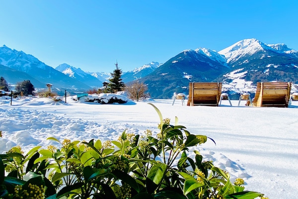Breakfast, lunch, dinner served; local cuisine