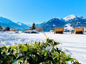 Petit déjeuner et déjeuner servis sur place, spécialités Cuisine locale