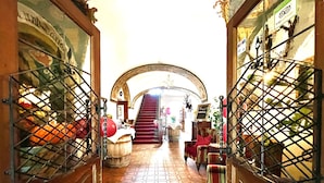 A narrow hallway with a tiled floor, leading to a staircase. - Hotel Restaurant Grünwalderhof (Patsch)