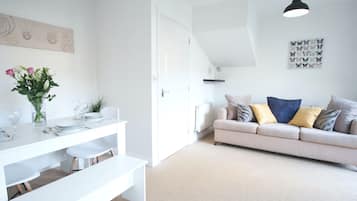 House, Private Bathroom (Bank Side House) | Restaurant