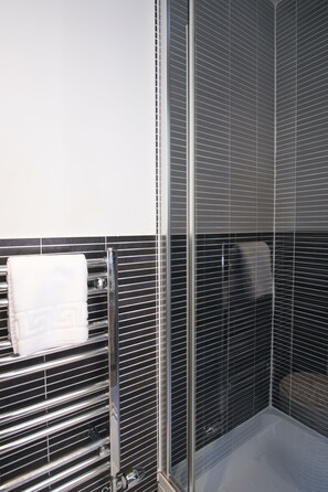 House, Private Bathroom (Bank Side House) | Bathroom - KVM - Highclere House (Peterborough)
