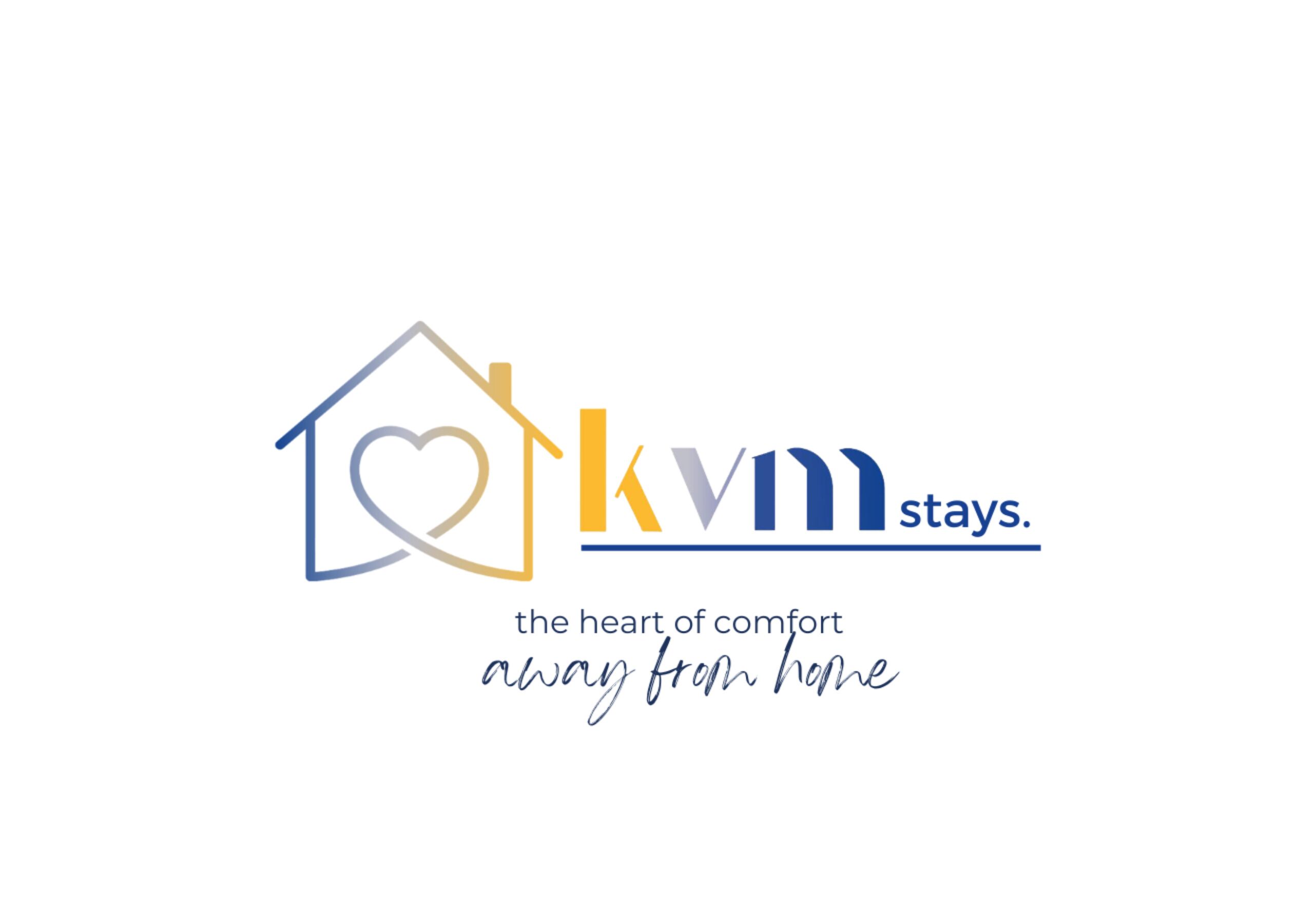 Logossa on kuvattuna talo ja sydän, ja sen alla on teksti ”kvm stays” sekä tunnuslause: ”Kodinomaisuus kaukana kotoa”.