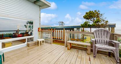 Lower-level riverfront condo - close to everything in downtown Helen