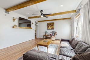 TV - Lower-level riverfront condo - close to everything in downtown Helen (Helen)