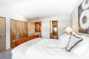 2 bedrooms, internet, bed sheets