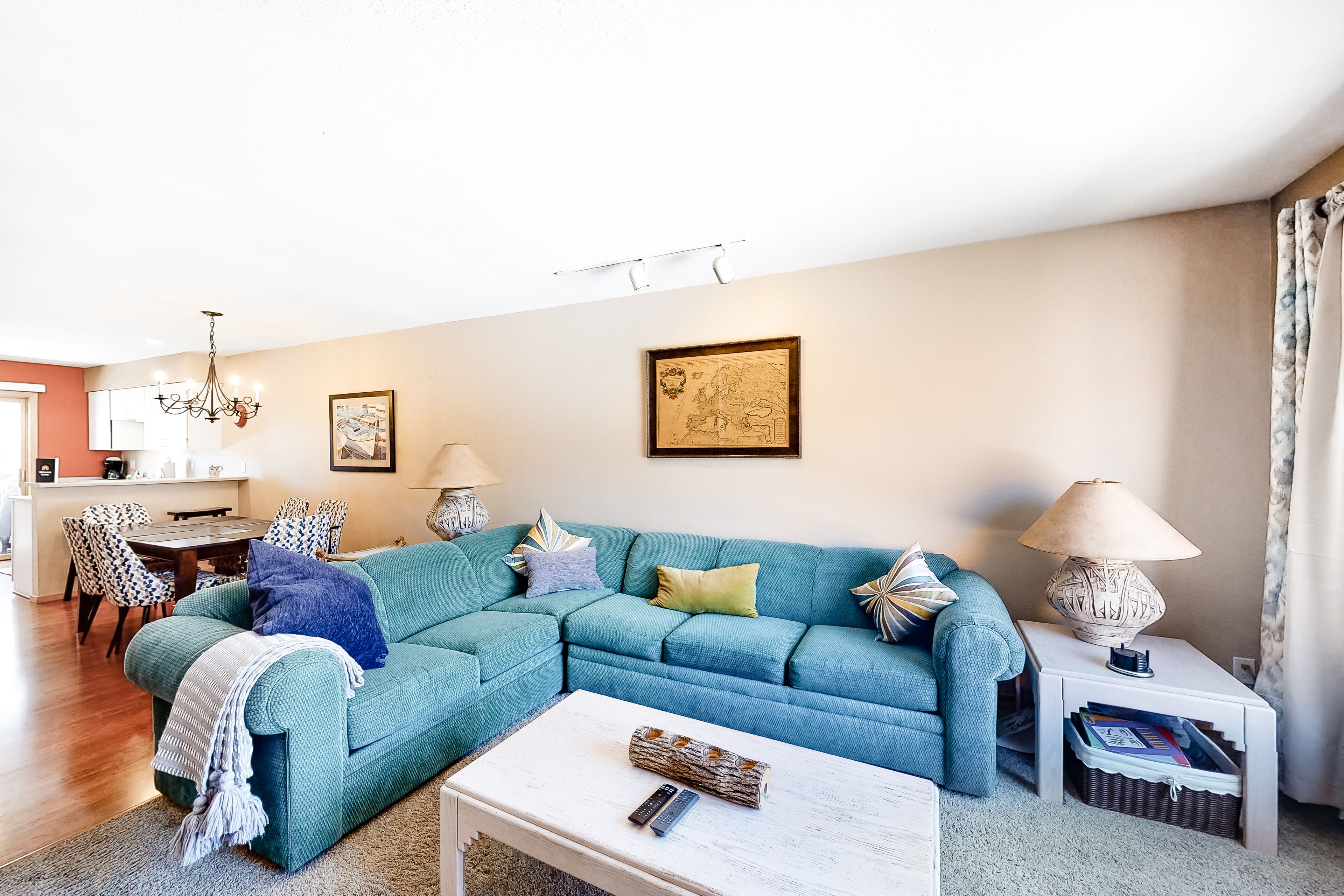 Mountain townhome with pools & hot tubs - near hiking & skiing