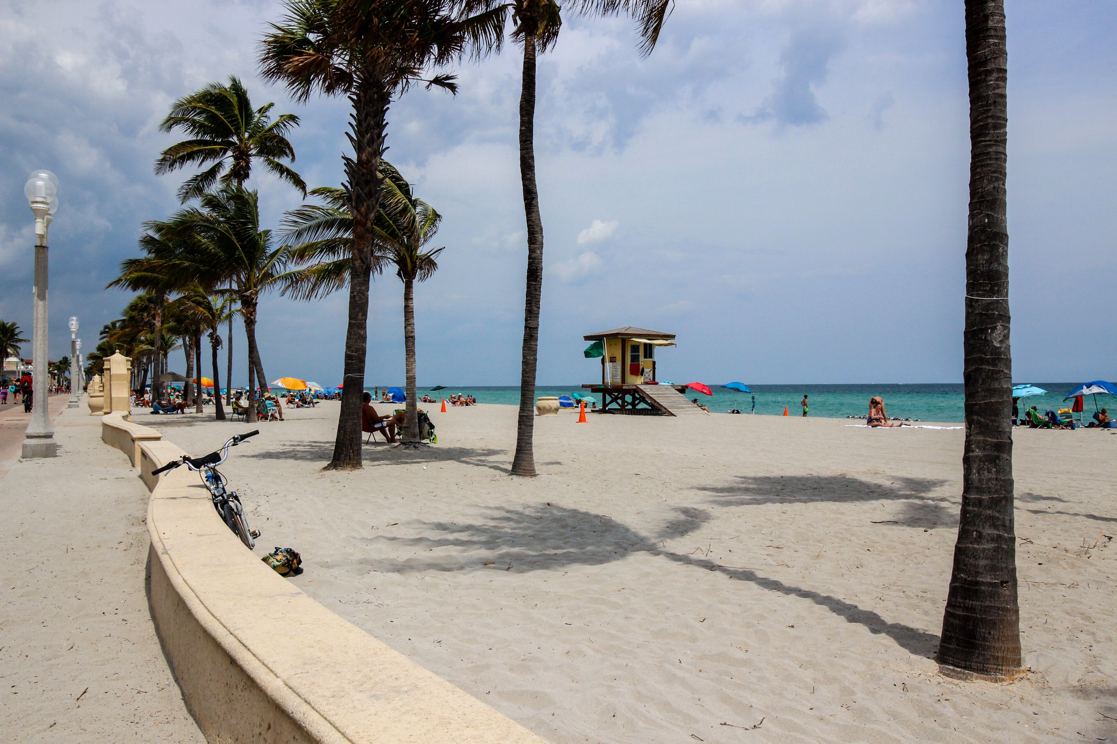 Charming waterfront condo with a patio - 1/2 block to Hollywood Beach