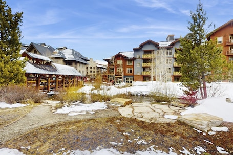 Exterior. Walk to skiing, dining, entertainment - shared hot tub & fitness room